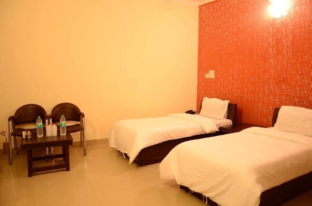 Hotel Le Princess @ Airport Nuova Delhi Esterno foto