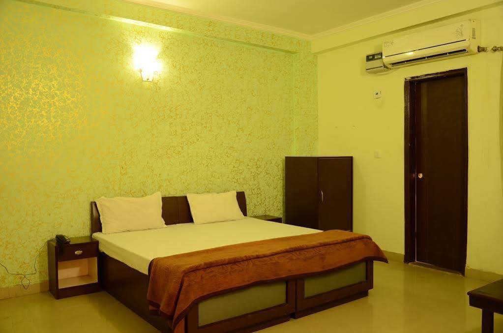 Hotel Le Princess @ Airport Nuova Delhi Esterno foto